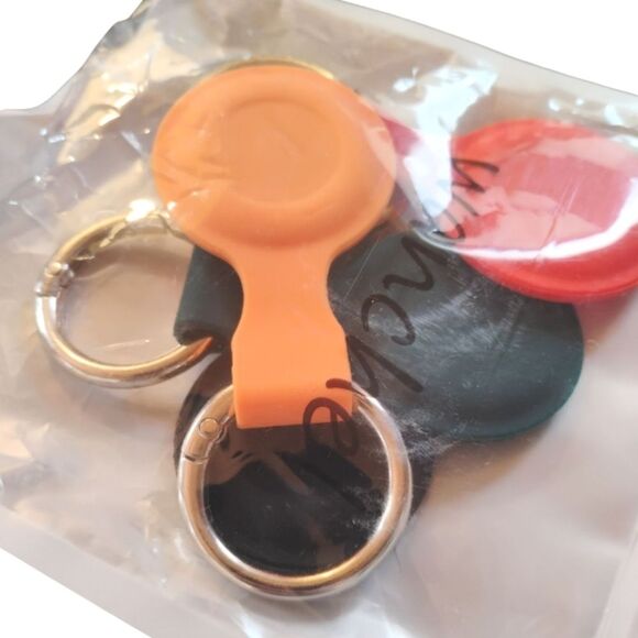 Air Tag Holder with Keychain AirTag case with Keychain Set of 4 NWT - Picture 8 of 9